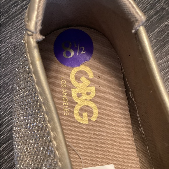 Guess GBG LA NWOT Gold Glitter Slip On Sneakers. Size 8.5. - Picture 2 of 10